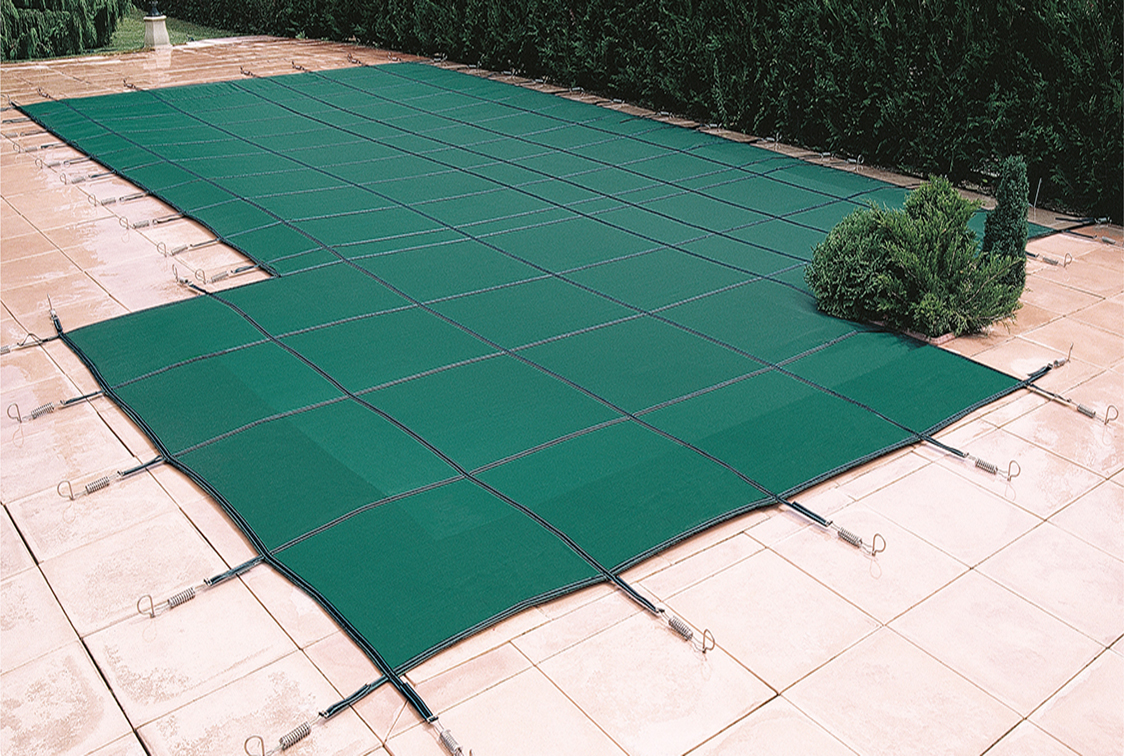 Das Pool die Netzabdeckung für den Winter